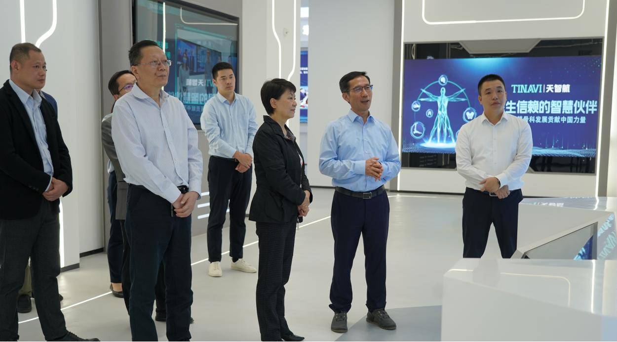 安徽省人大常委會副主任、省工商聯主席王翠鳳考察安徽邦泰控股集團